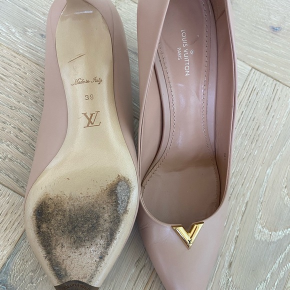 Authentic Louis Vuitton Pumps w/ Gold Hardware - Picture 4 of 6